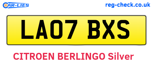 LA07BXS are the vehicle registration plates.