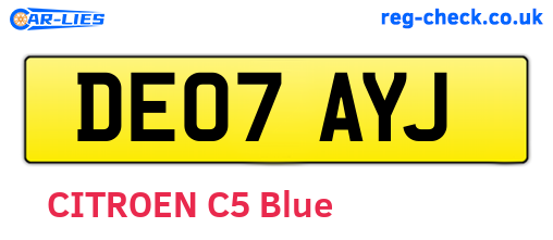 DE07AYJ are the vehicle registration plates.