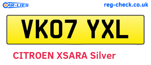 VK07YXL are the vehicle registration plates.