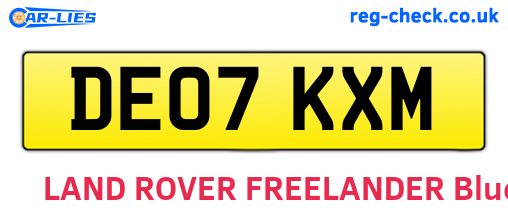 DE07KXM are the vehicle registration plates.
