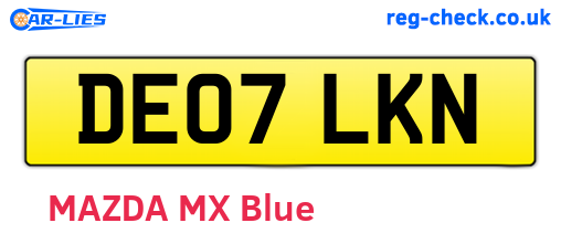 DE07LKN are the vehicle registration plates.