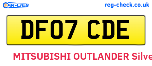 DF07CDE are the vehicle registration plates.