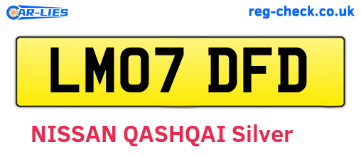 LM07DFD are the vehicle registration plates.