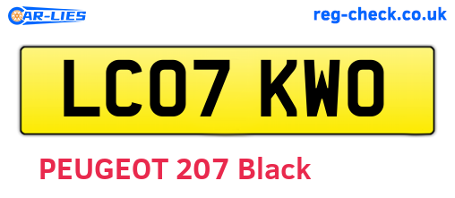 LC07KWO are the vehicle registration plates.