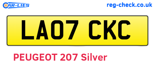 LA07CKC are the vehicle registration plates.