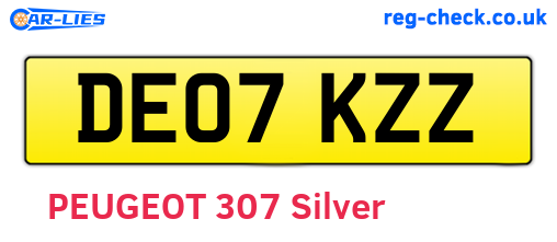 DE07KZZ are the vehicle registration plates.