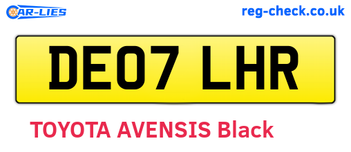 DE07LHR are the vehicle registration plates.