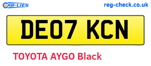 DE07KCN are the vehicle registration plates.