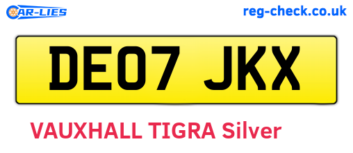 DE07JKX are the vehicle registration plates.