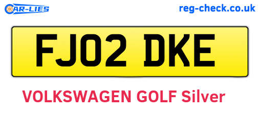 FJ02DKE are the vehicle registration plates.