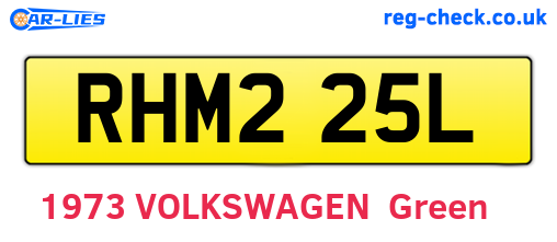 RHM225L are the vehicle registration plates.
