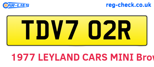 TDV702R are the vehicle registration plates.