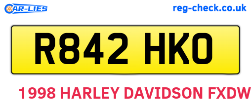 R842HKO are the vehicle registration plates.