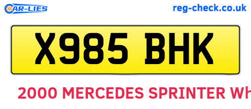 X985BHK are the vehicle registration plates.