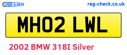 MH02LWL are the vehicle registration plates.