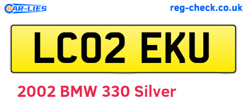 LC02EKU are the vehicle registration plates.