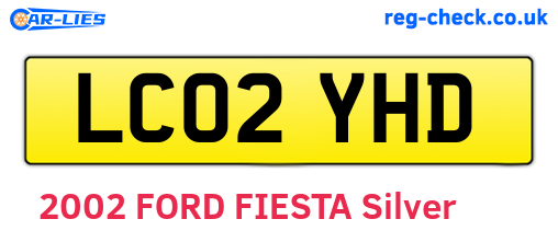 LC02YHD are the vehicle registration plates.