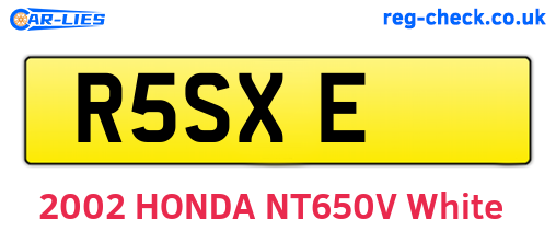 R5SXE are the vehicle registration plates.