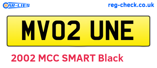MV02UNE are the vehicle registration plates.