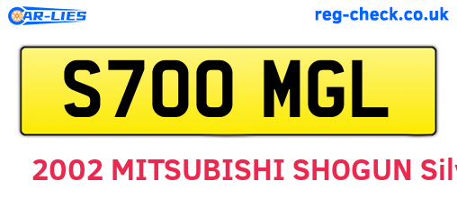 S700MGL are the vehicle registration plates.