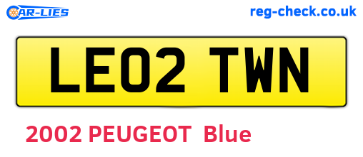 LE02TWN are the vehicle registration plates.