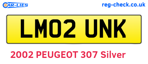 LM02UNK are the vehicle registration plates.