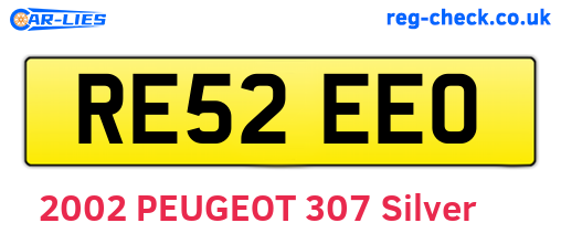 RE52EEO are the vehicle registration plates.