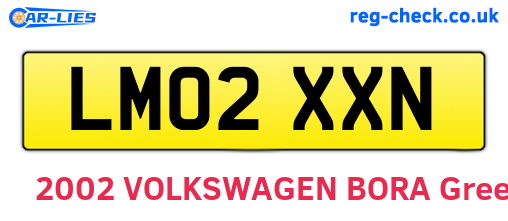 LM02XXN are the vehicle registration plates.