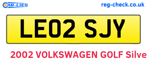 LE02SJY are the vehicle registration plates.