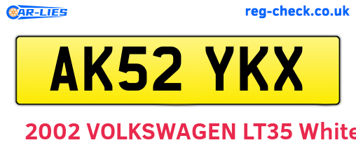 AK52YKX are the vehicle registration plates.