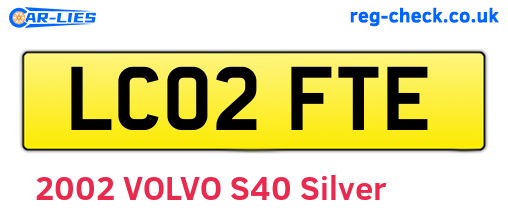 LC02FTE are the vehicle registration plates.