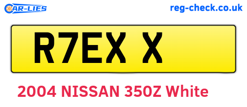 R7EXX are the vehicle registration plates.