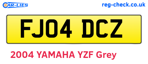 FJ04DCZ are the vehicle registration plates.