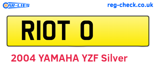 R1OTO are the vehicle registration plates.