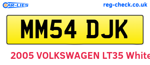 MM54DJK are the vehicle registration plates.