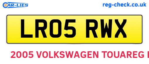 LR05RWX are the vehicle registration plates.