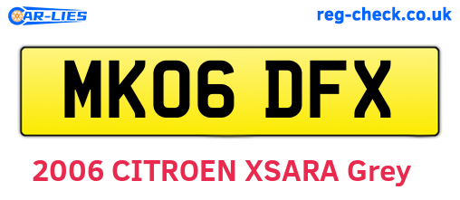 MK06DFX are the vehicle registration plates.