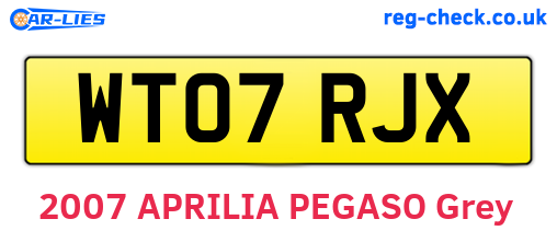 WT07RJX are the vehicle registration plates.
