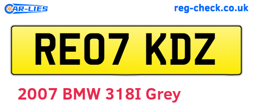 RE07KDZ are the vehicle registration plates.