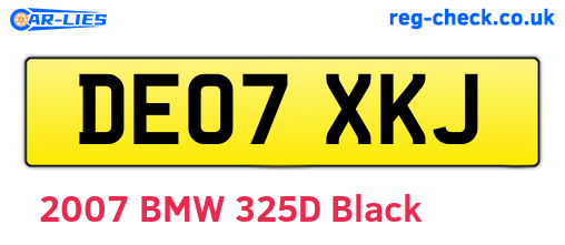 DE07XKJ are the vehicle registration plates.