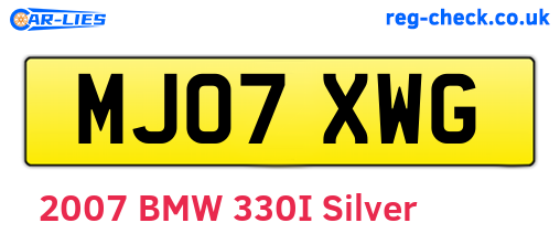 MJ07XWG are the vehicle registration plates.