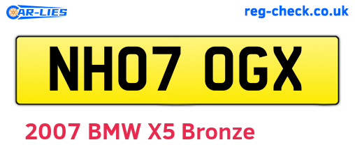 NH07OGX are the vehicle registration plates.