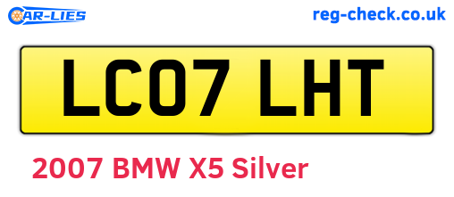 LC07LHT are the vehicle registration plates.
