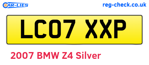 LC07XXP are the vehicle registration plates.