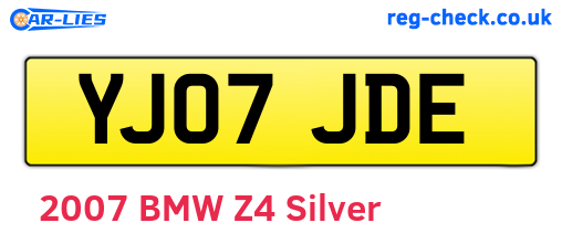 YJ07JDE are the vehicle registration plates.