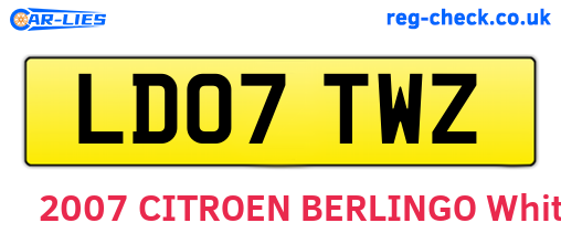 LD07TWZ are the vehicle registration plates.