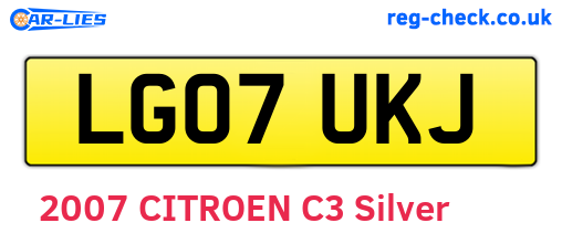 LG07UKJ are the vehicle registration plates.