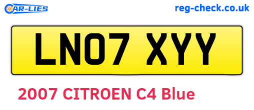 LN07XYY are the vehicle registration plates.