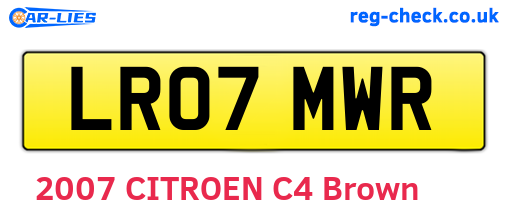 LR07MWR are the vehicle registration plates.