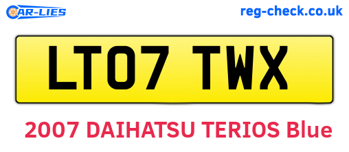 LT07TWX are the vehicle registration plates.